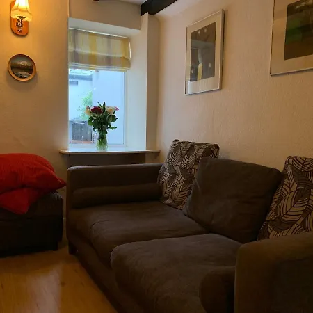 Maypole - No 12 Broad Street Apartment *