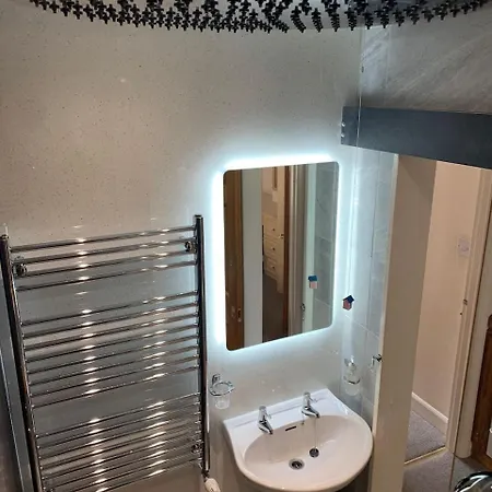 Maypole - No 12 Broad Street Apartment *