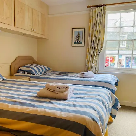 Maypole - No 12 Broad Street Apartment Padstow